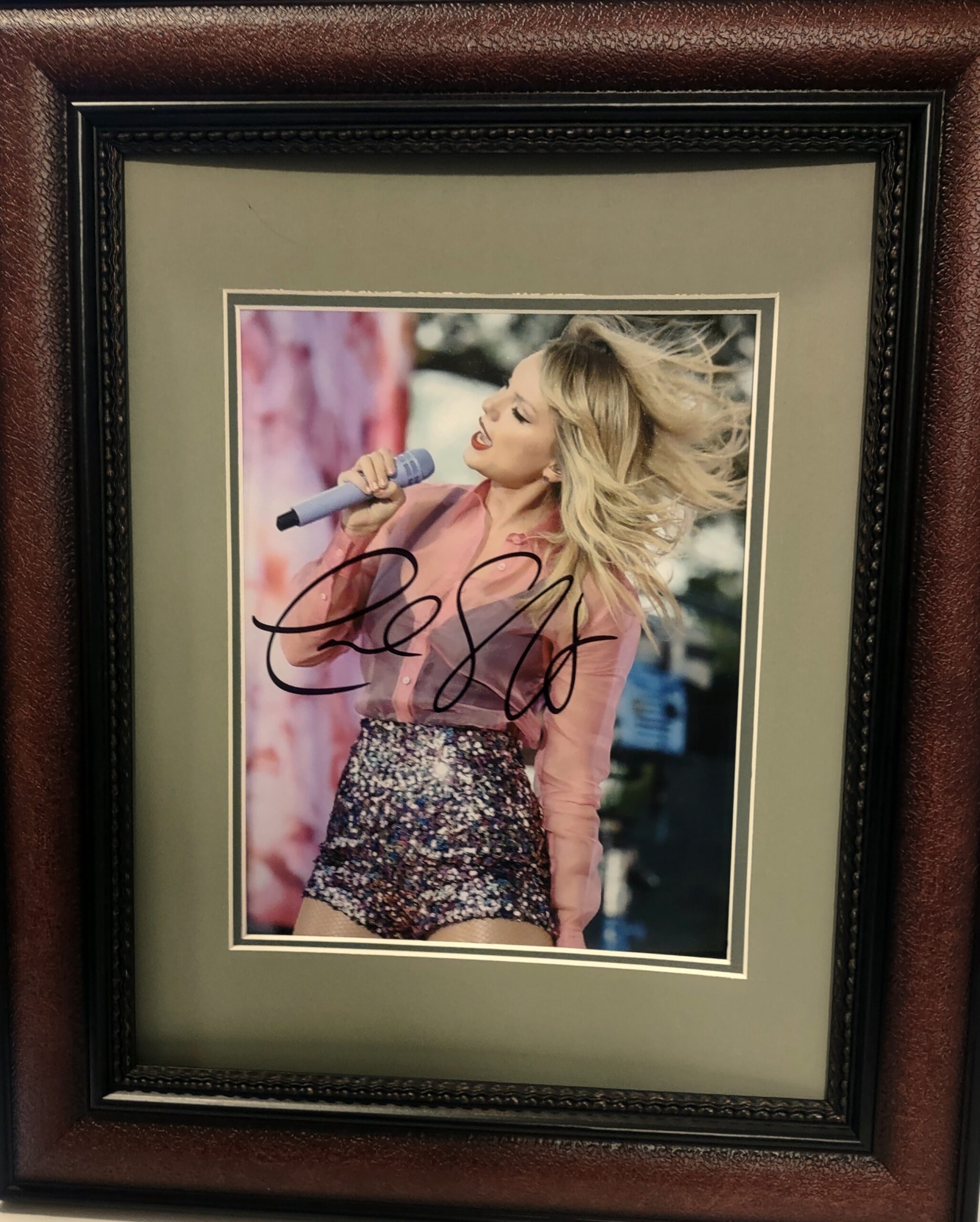 Taylor Swift autographed photo